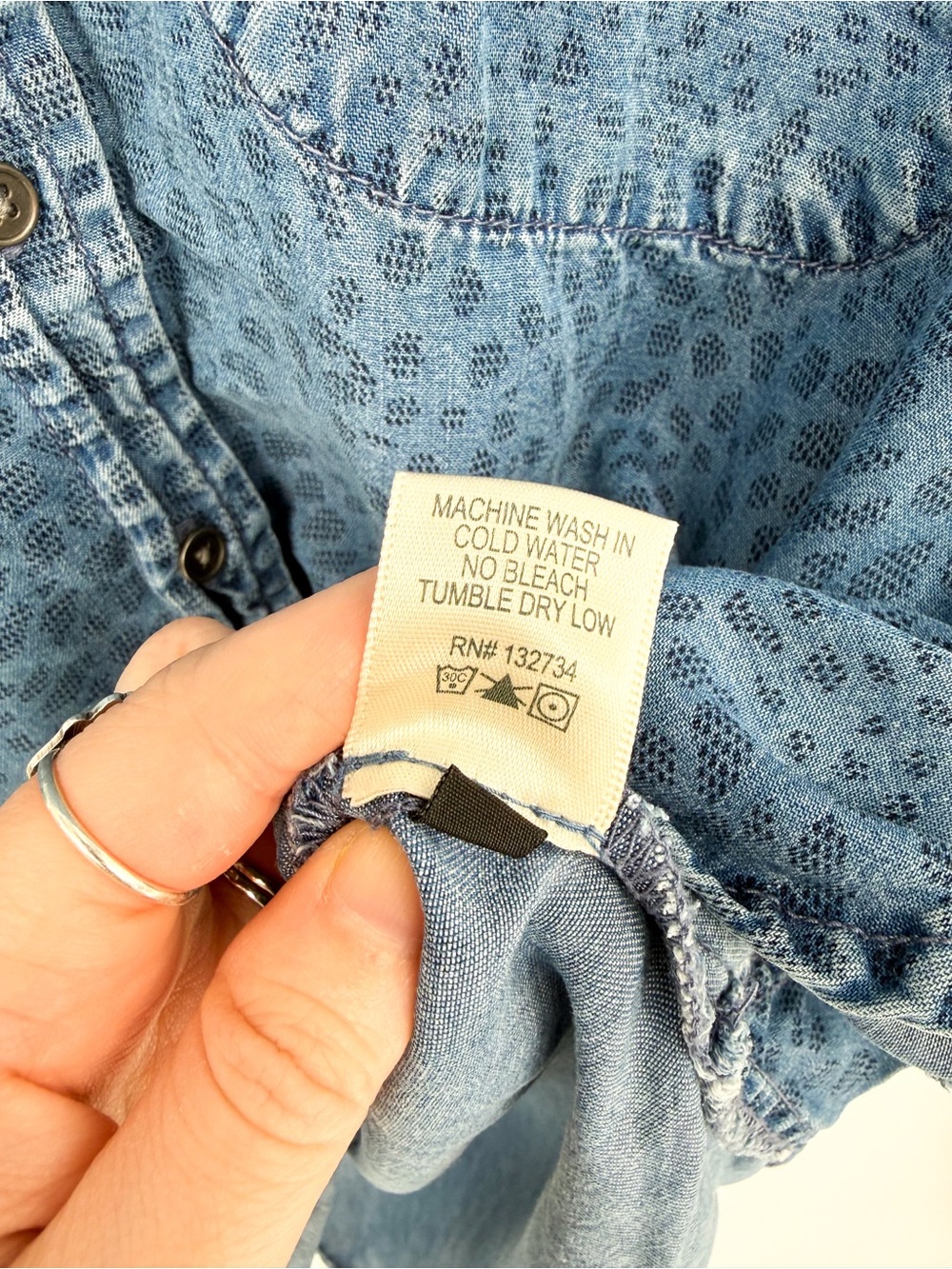 Cloth & Stone Chambray Spotted Animal Print Button Down Top Blue Small - Picture 7 of 8